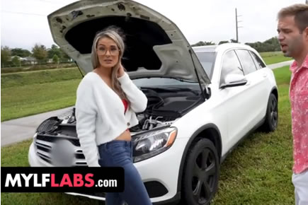 MYLF pornósztár szexvideók - Mandy Rhea autos baszas